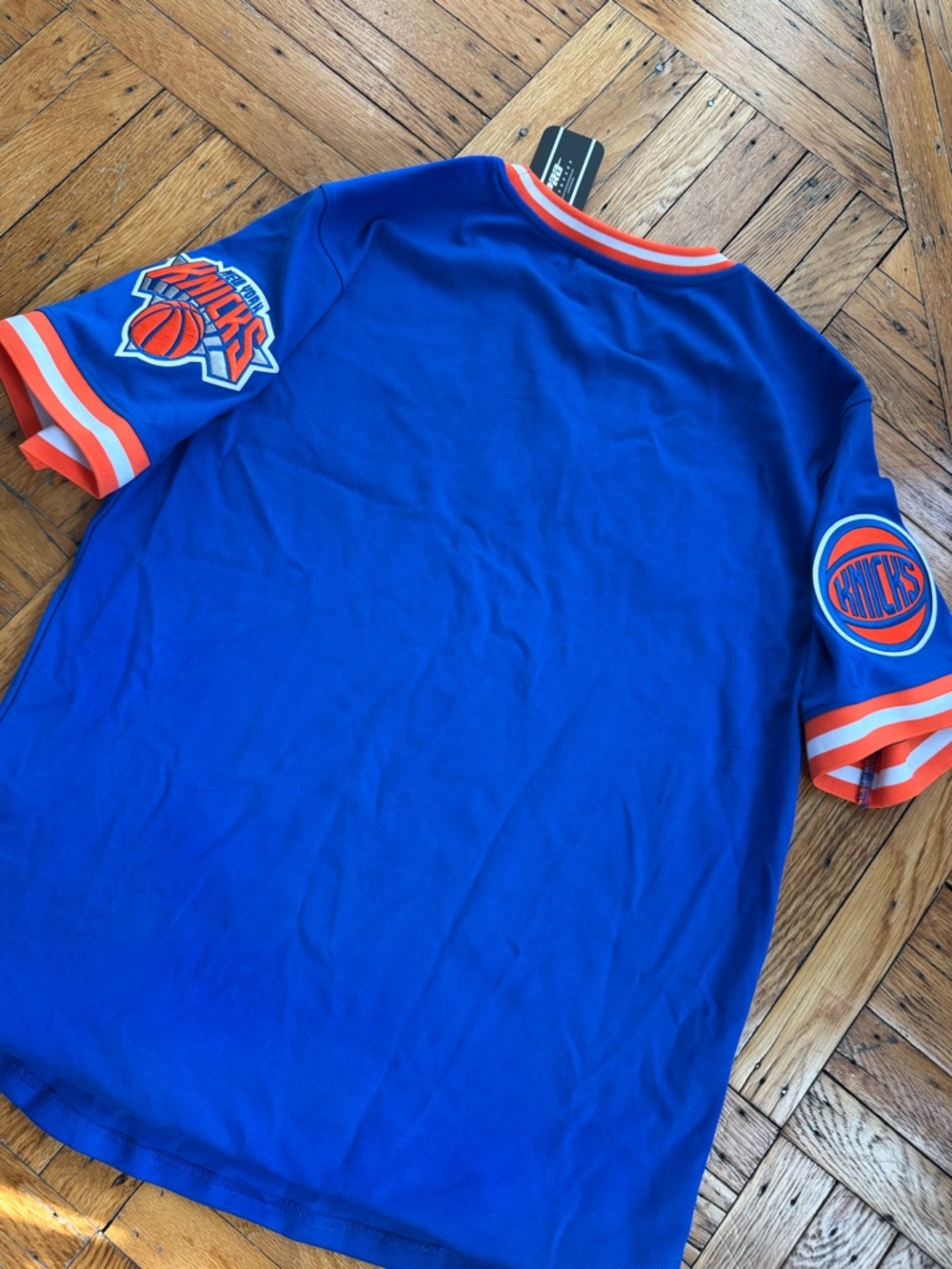 NBA NEW YORK KNICKS CLASSIC CHENILLE MEN'S TEE - Picture 10 of 14